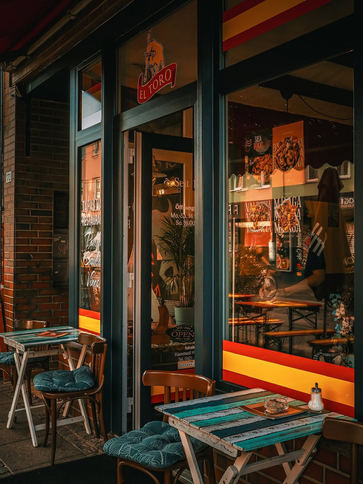 EL TORO, Außenansicht mit Terrasse im Bremer Viertel