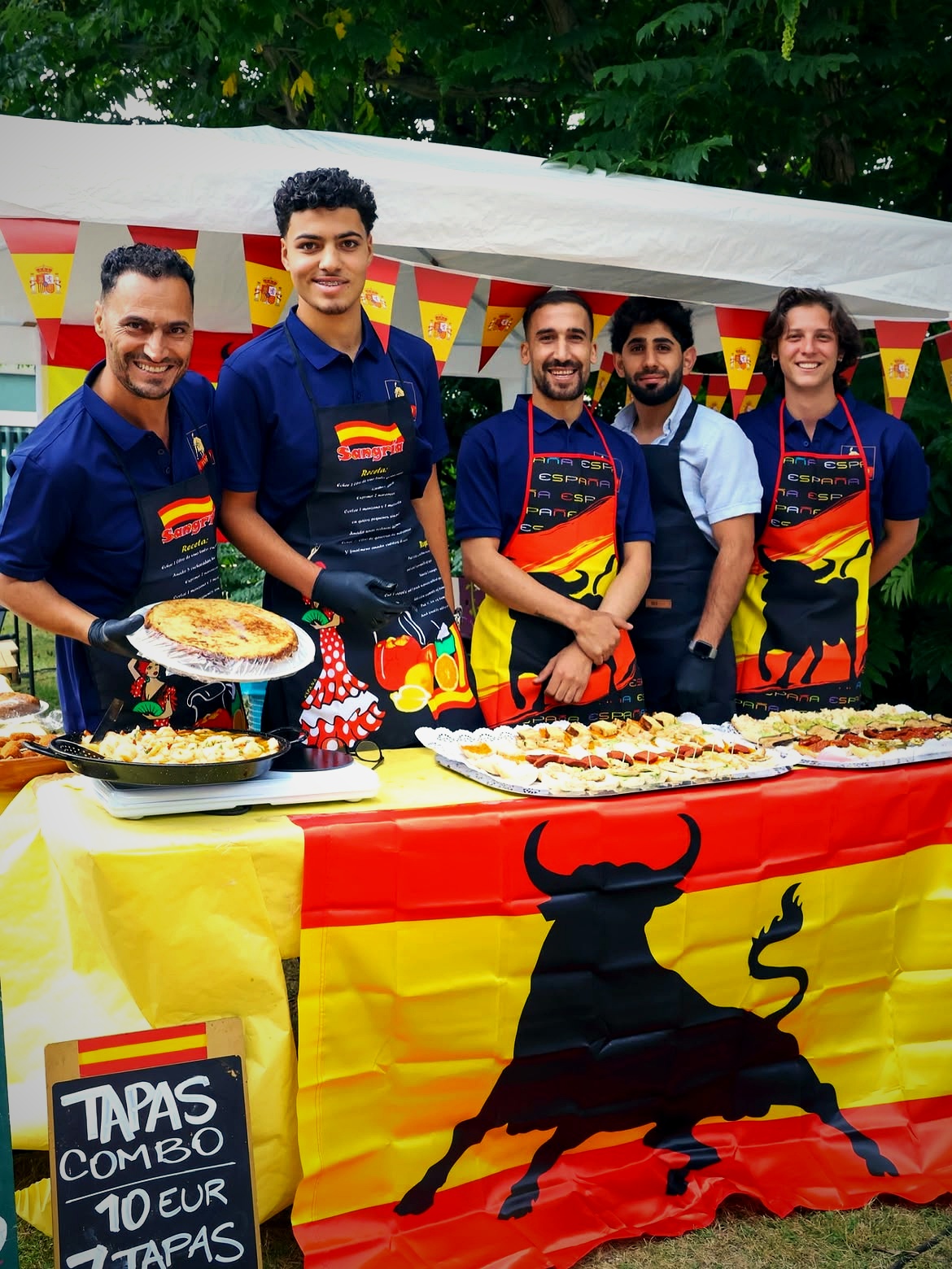 Das EL TORO Team am spanischen Stand mit Tapas und Sangría