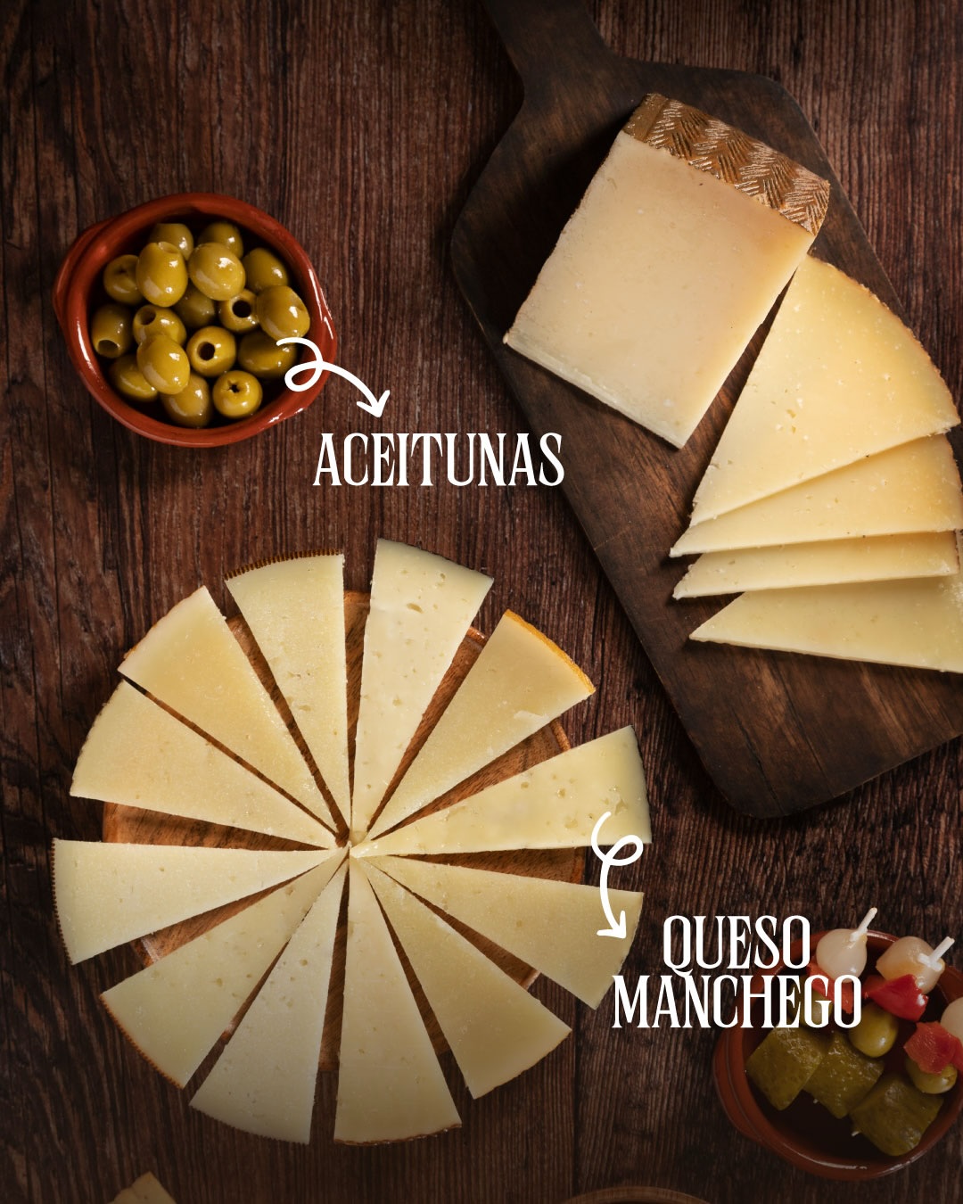 Spanische Tapas, Queso Manchego und Aceitunas